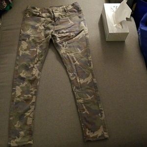Cropped Camo Faded Jeggings